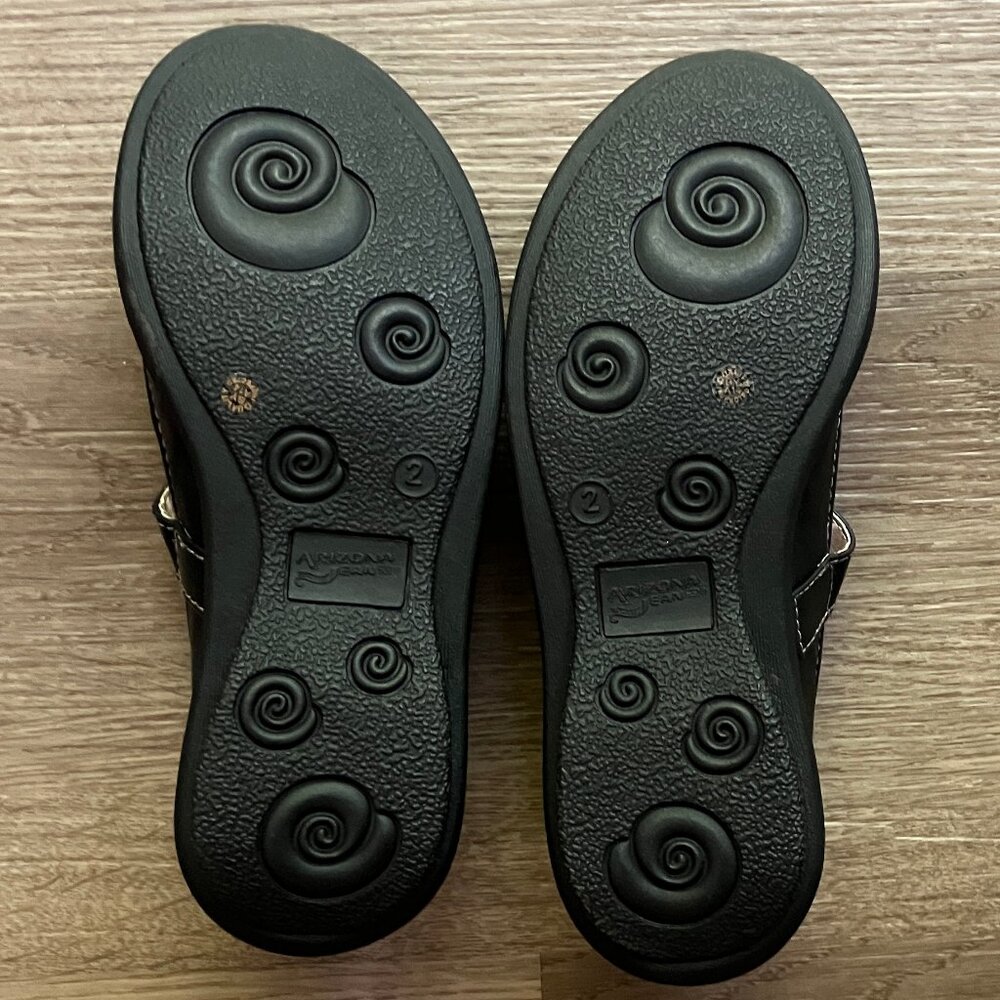 NEW! Arizona Jean Maggie Mary Jane Uniform Shoes Girls Size: 2 - Picture 3 of 4